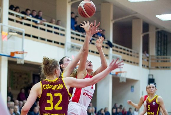 Пензенская «Юность» подарила болельщикам нервную победу