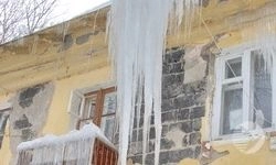 В Пензе от сосулек очистили около 200 крыш