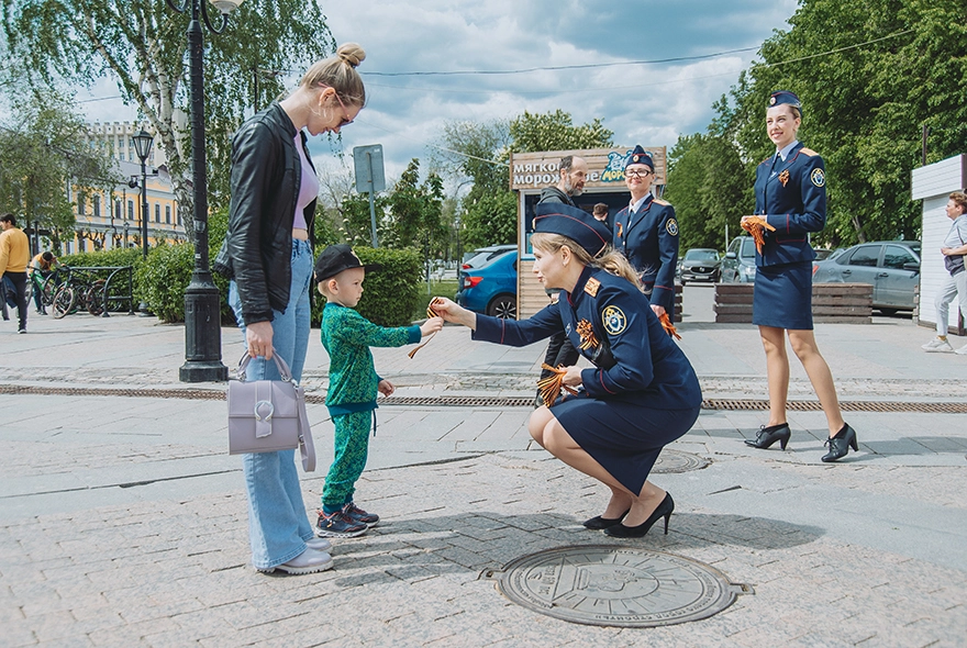 Георгиевские ленточки вручали взрослым и детям sle.jpg