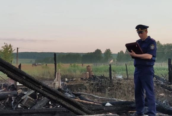 Появилось видео с места пожара в Никольском районе, где погиб маленький ребенок
