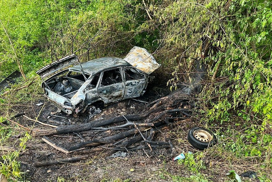 В Лунинском районе подростки попали в ДТП, автомобиль сгорел