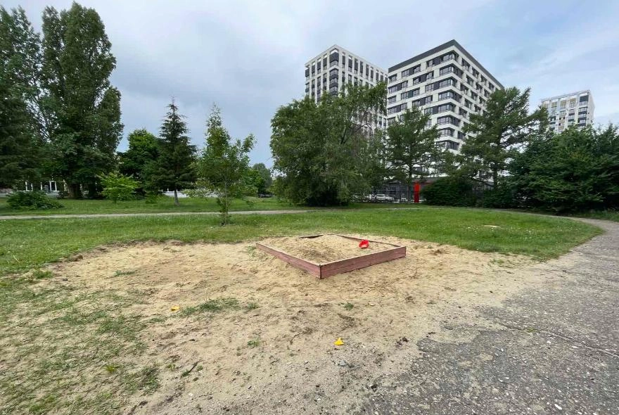 Жители Западной поляны показали место, где произошел хлопок