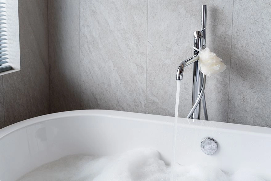 Преимущества и недостатки акриловых ванн: стоит ли их выбирать?