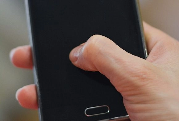 В Сурске женщина по указанию мошенника «погрела» телефон в микроволновке