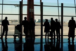 Пассажиры рейса «БГ 554» уже более 15 часов пор не могут вылететь из Москвы в Пензу