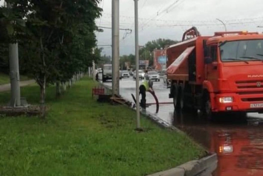 В Пензе из-за грозы упало несколько деревьев