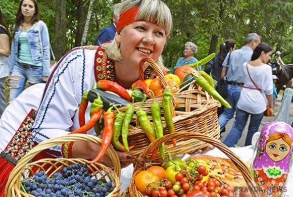 Какой праздник 1 августа в пензе. Спас праздник. 10 августа праздник. 10 августа спаса. праздники в августе православные спасы.