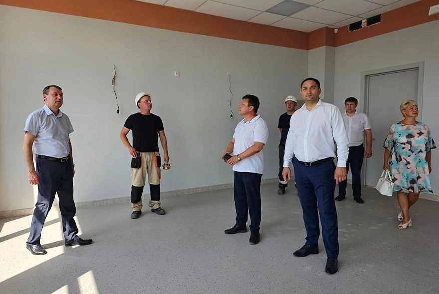 В Бессоновке Олег Ягов и Алексей Комаров проверили строительство школы на 550 мест