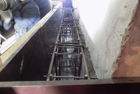 В Заре продолжают устранять дефекты в домах по ул. Новоселов