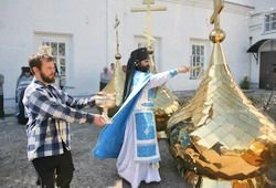 Спасая, спасаемся сами