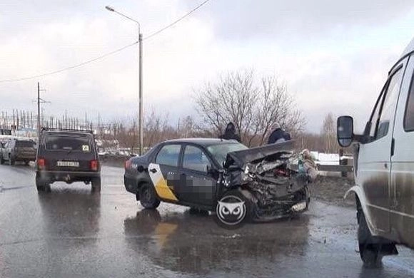 В Терновке такси сильно пострадало в ДТП