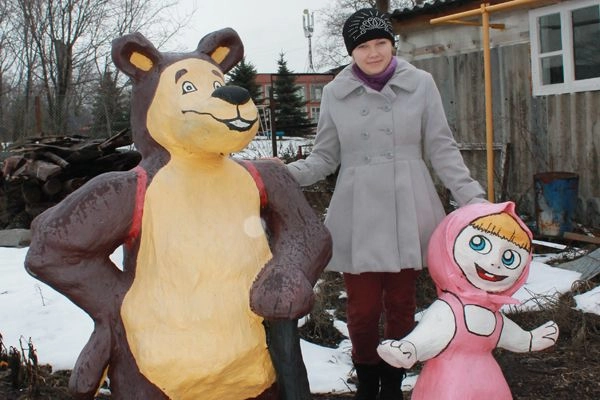 Большую Елань заполонили сказочные герои