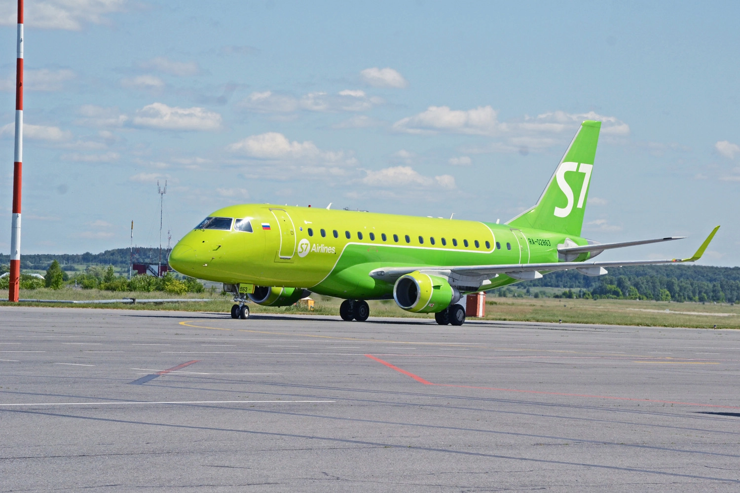 Нижний новгород пенза самолет. Эмбраер 170. Embraer e170 s7. Embraer rj170 s7. Embraer 170 s7.