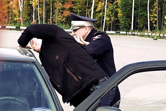 Молодому угонщику грозит до пяти лет за решеткой||Фото 58.мвд.рф Парень из Каменки бросил угнанный автомобиль на перекрестке