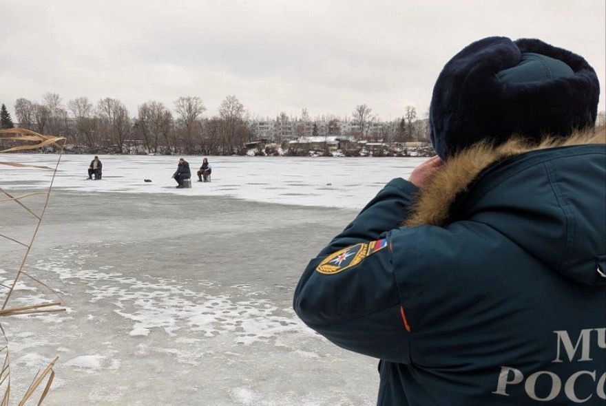 76-летний мужчина провалился под лед на Сурском водохранилище