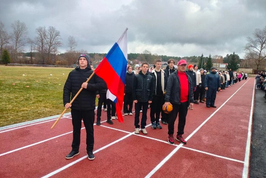 В Сосновоборском районе открыли обновленный стадион «Труд» В Сосновоборском районе открыли обновленный стадион «Труд»