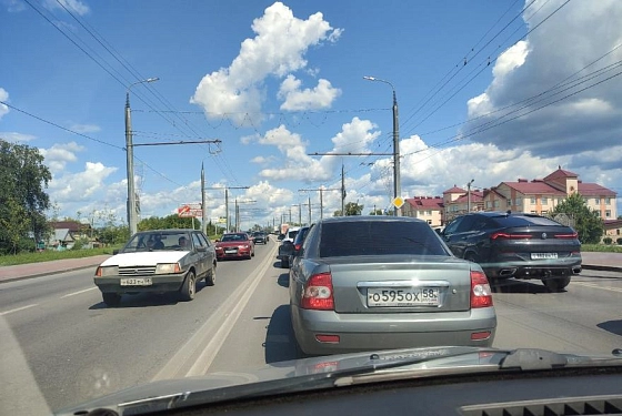 Пензенцы сообщают об огромной пробке на въезде и выезде из Терновки