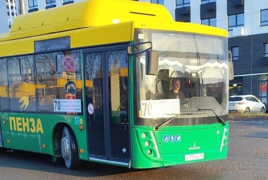 На ряде пензенских маршрутов не открывали все двери для пассажиров