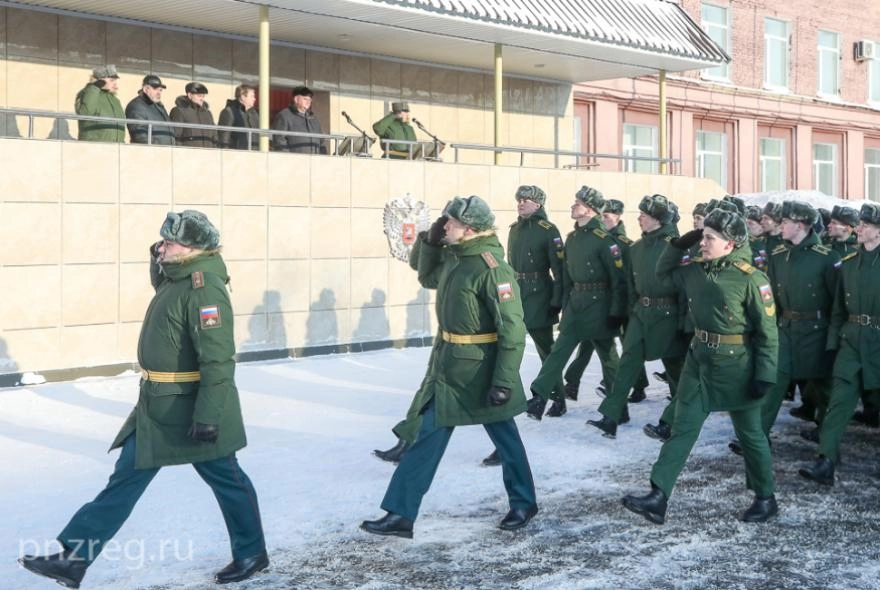 В Пензенском артинституте прошло торжественное построение в честь Дня защитника Отечества