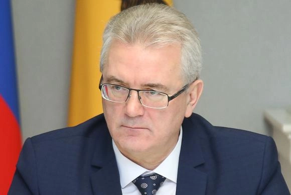 Фото pnzreg.ru/ Белозерцев: Гоняете из кабинета в кабинет бумаги, а дела еле двигаются