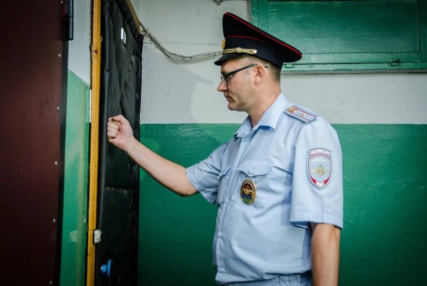 В Заречном ревнивый муж чуть не убил жену молотком