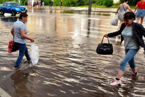 Перейти дорогу — целое испытание В Пензе летние ливни подмочили репутацию новых дорог
