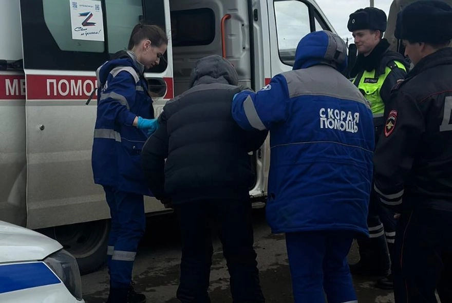 В Бессоновском районе сотрудники ДПС помогли пожилому пешеходу 