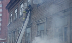 В Пензе вновь загорелся заброшенный дом на ул. Урицкого