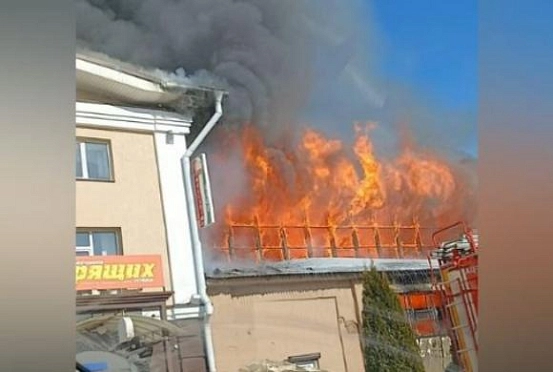 В Кузнецке эвакуировали 30 человек из горящего торгового центра