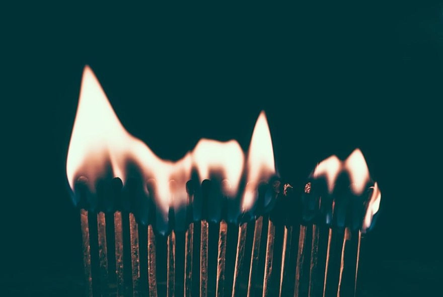 В Бессоновском районе сгорела фура, перевозящая спички