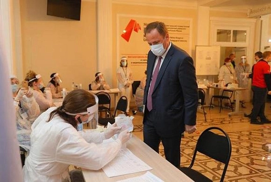 Комаров принял участие в общероссийском голосовании по поправкам в Конституцию
