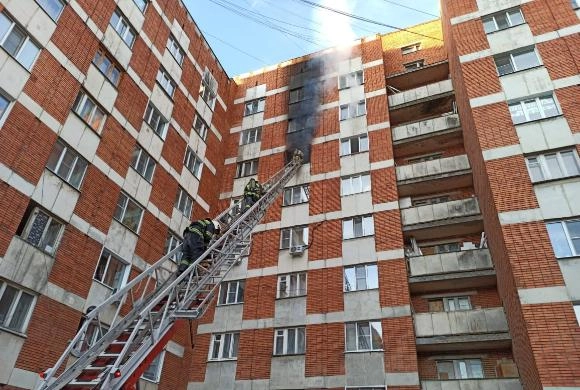 Фото ГУ МЧС России по Пензенской области В Пензе во время пожара в многоэтажке погиб мужчина