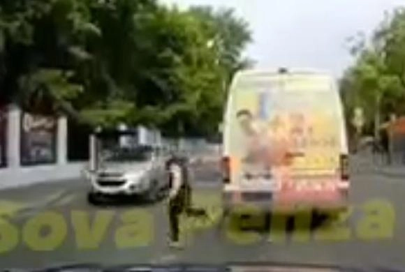 В Пензе у парка Белинского подросток кинулся под машину