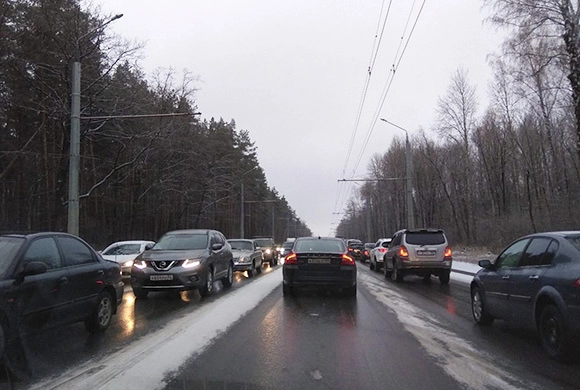 Фото Е.Кулакова, vk.com/sova_penza Снег спровоцировал пробки и ДТП в Пензе