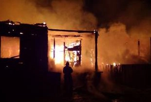 Фото||58.mchs.gov.ru В Пензе в цыганском поселке произошел крупный пожар