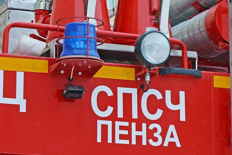 В Пензе при пожаре на Ухтомского спасли женщину и эвакуировали 10 человек