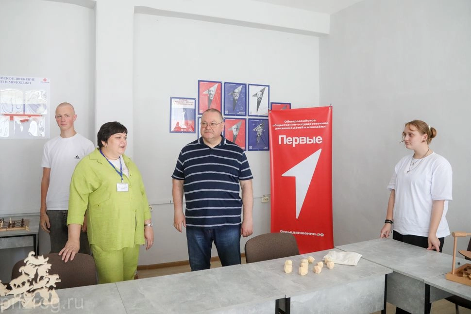 Олег Мельниченко считает, что материальной базе колледже надо сейчас уделять особое внимание, ведь здесь готовят востребованных специалистов.jpg