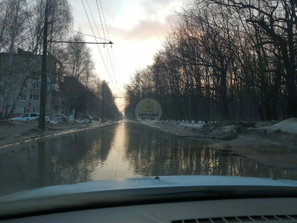 Затопило: жители Пензы жалуются на моря и океаны на дорогах города