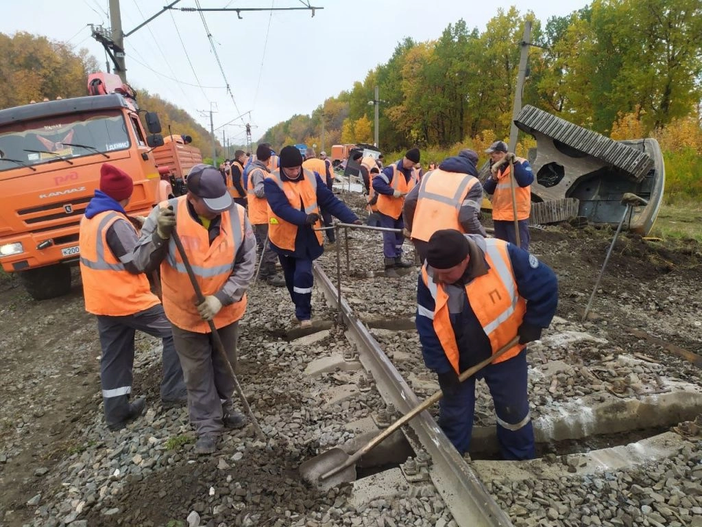 Под Пензой на жд переезде идут ремонтно-восстановительные работы -  последние новости Пензы и области на сегодня.