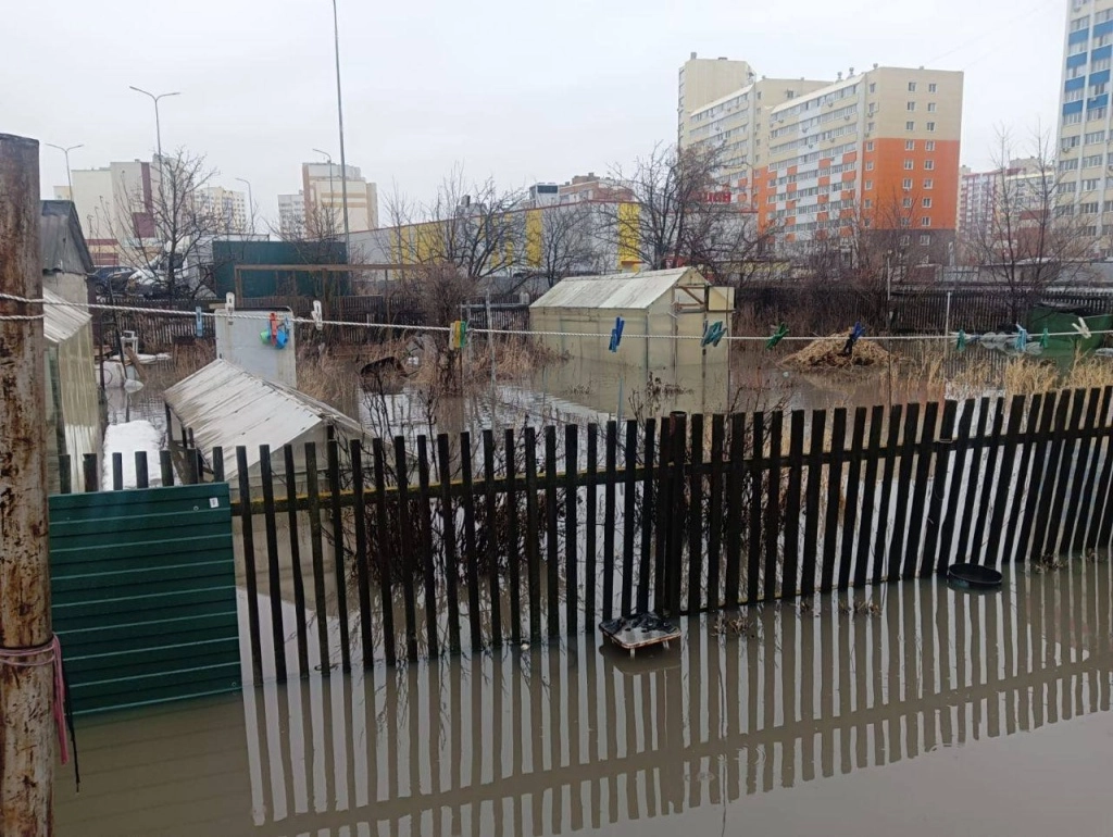 Затопило: жители Пензы жалуются на моря и океаны на дорогах города