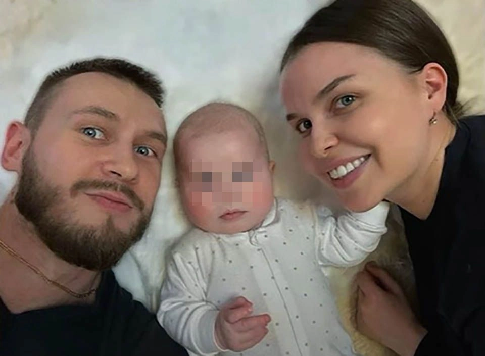 Татьяна Куртукова с мужем и дочкой.jpg