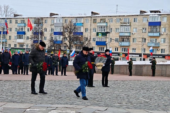 В Пензе возложили цветы к Вечному огню
