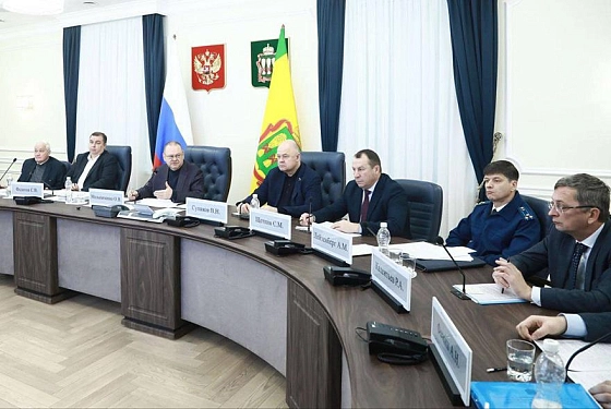 Олег Мельниченко потребовал усилить работу по благоустройству