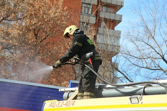 В Пензе пожар на улице Аустрина тушили 14 человек