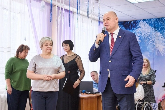 Вадим Супиков поздравил воспитанников реабилитационного центра с наступающими праздниками