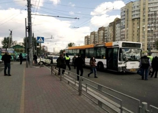 В Пензе возбудили уголовное дело по факту столкновения автобуса и ВАЗа