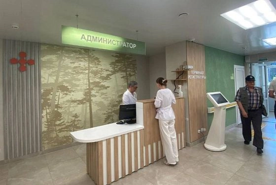 Мельниченко посетил отремонтированную поликлинику в Заречном