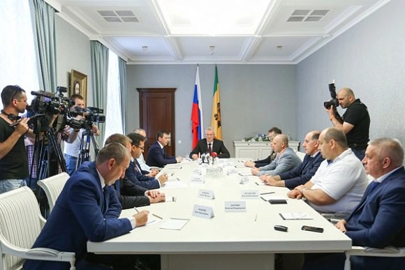 Пензенский губернатор встретился с представителями молочных компаний РФ