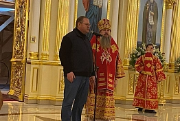 Олег Мельниченко встретил пасхальную ночь вместе с пензенцами в Спасском соборе