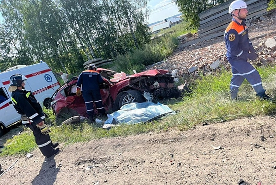 Появились фотографии с места смертельной аварии в Богословке